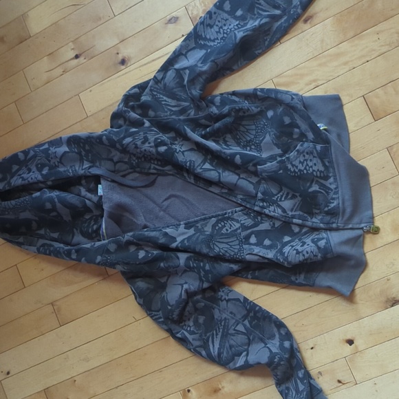 TNA butterfly hoodie - Picture 1 of 2